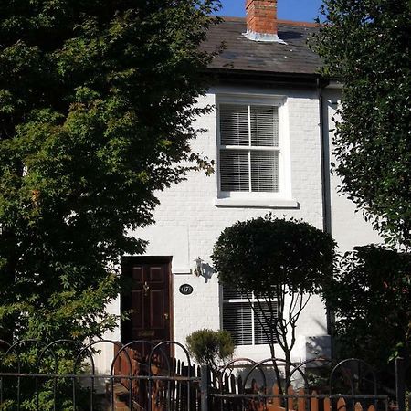 Pretty Victorian Cottage Портсмът Екстериор снимка