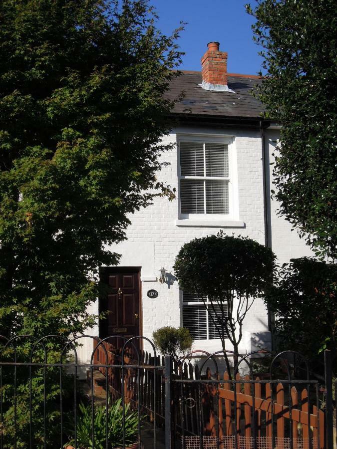 Pretty Victorian Cottage Портсмът Екстериор снимка
